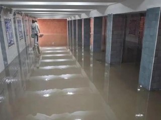 Затопленный Подземный Переход в Рязани: Пешеходы Ищут Обходные Пути